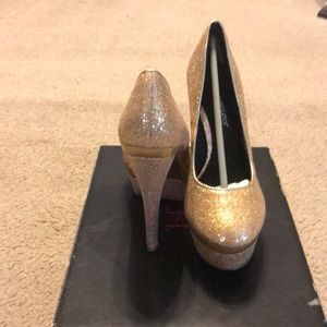 Platform glittery gold high heels Size 6.5